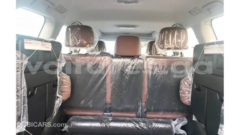 Big with watermark toyota land cruiser estuary import dubai 5418