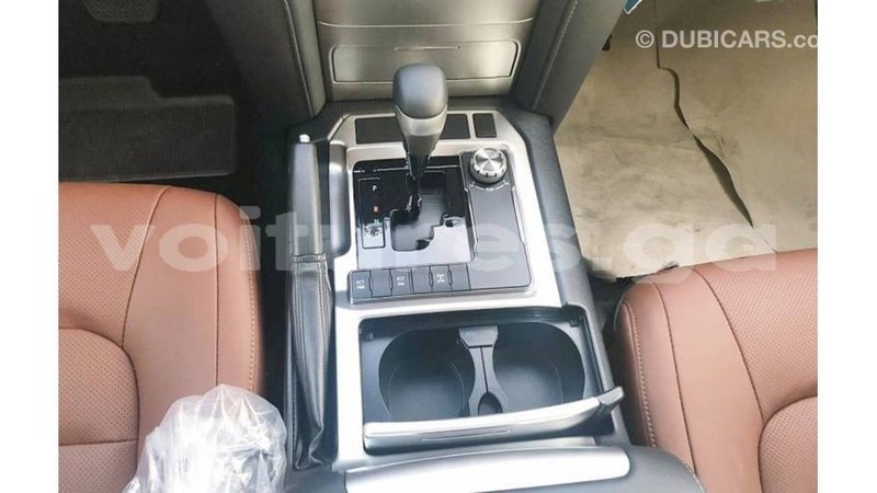 Big with watermark toyota land cruiser estuaire import dubai 5418