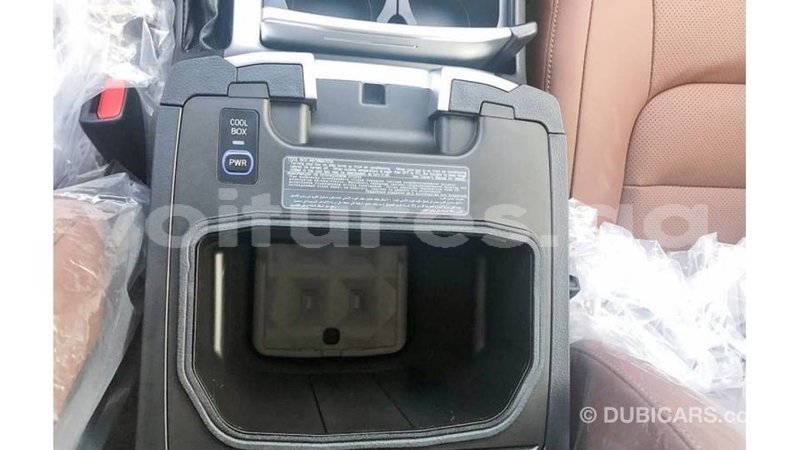 Big with watermark toyota land cruiser estuary import dubai 5418