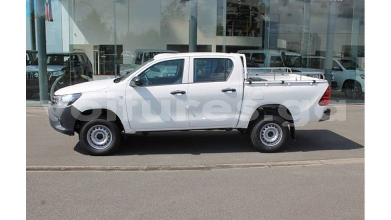 Big with watermark toyota hilux estuary import dubai 5419