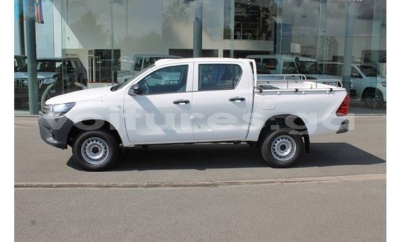 Sayi Imported Toyota Hilux White Mota in Import - Dubai a estuary Sayi Imported Toyota Hilux White Mota in Import - Dubai a estuary