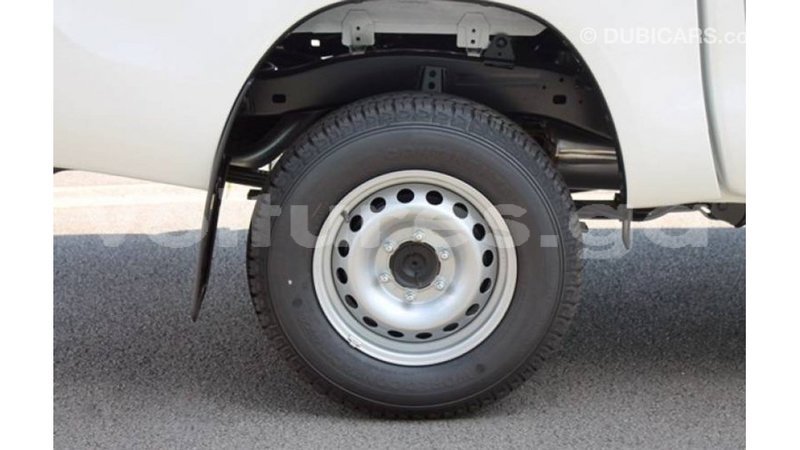 Big with watermark toyota hilux estuary import dubai 5419