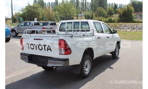 Sayi Imported Toyota Hilux White Mota in Import - Dubai a estuary Sayi Imported Toyota Hilux White Mota in Import - Dubai a estuary