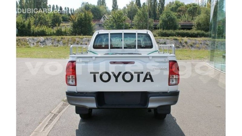 Big with watermark toyota hilux estuary import dubai 5419