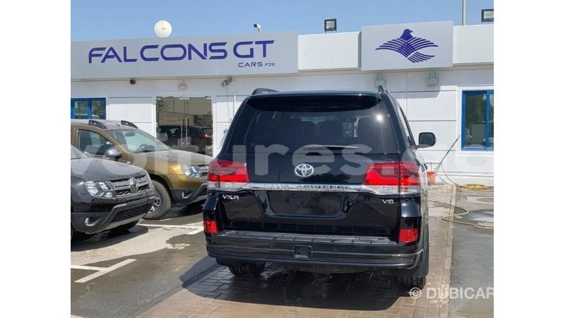 Big with watermark toyota land cruiser estuary import dubai 5420