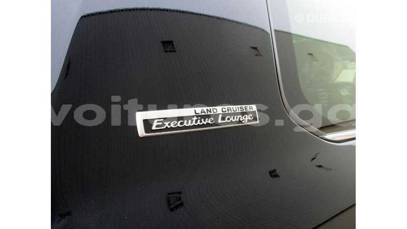 Big with watermark toyota land cruiser estuary import dubai 5420