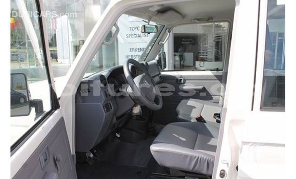 Sayi Imported Toyota Land Cruiser White Mota in Import - Dubai a estuary Sayi Imported Toyota Land Cruiser White Mota in Import - Dubai a estuary