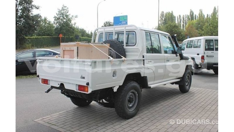 Big with watermark toyota land cruiser estuary import dubai 5423