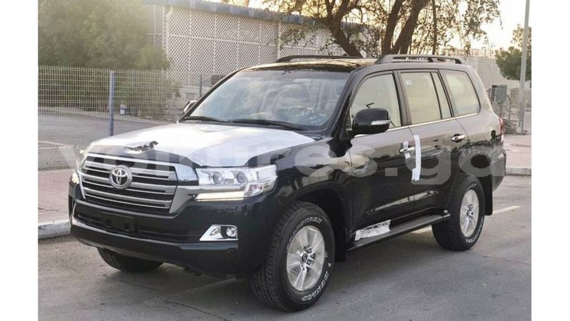 Big with watermark toyota land cruiser estuary import dubai 5424