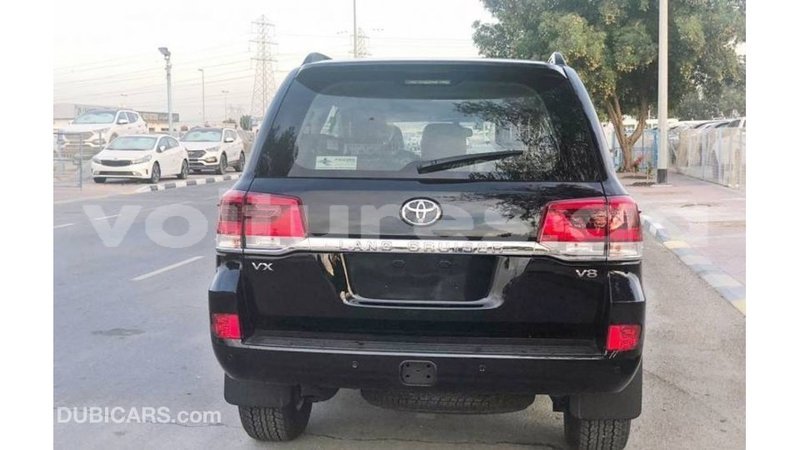 Big with watermark toyota land cruiser estuary import dubai 5424