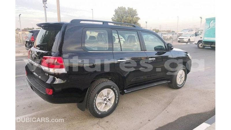 Big with watermark toyota land cruiser estuary import dubai 5424