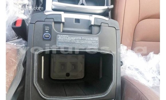 Acheter Import Voiture Toyota Land Cruiser Noir à Import - Dubai, Estuaire Acheter Import Voiture Toyota Land Cruiser Noir à Import - Dubai, Estuaire