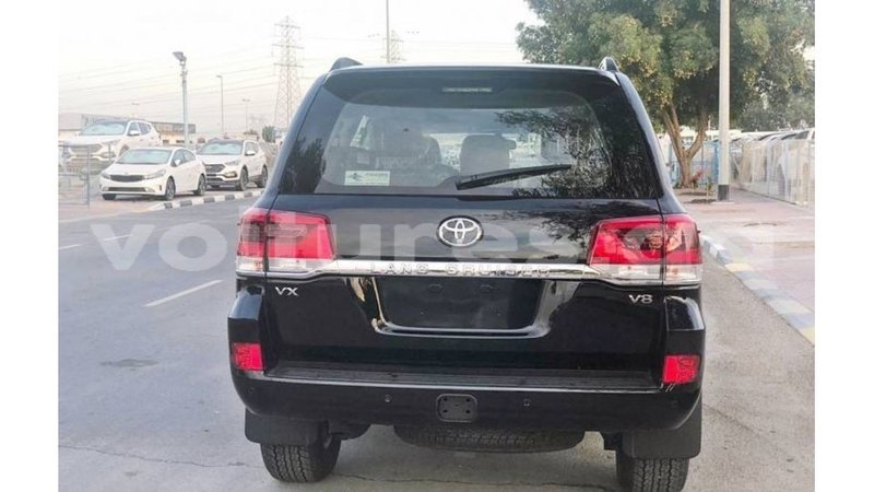 Big with watermark toyota land cruiser estuary import dubai 5424