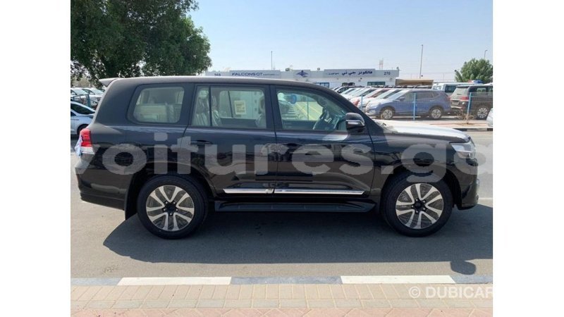 Big with watermark toyota land cruiser estuary import dubai 5425