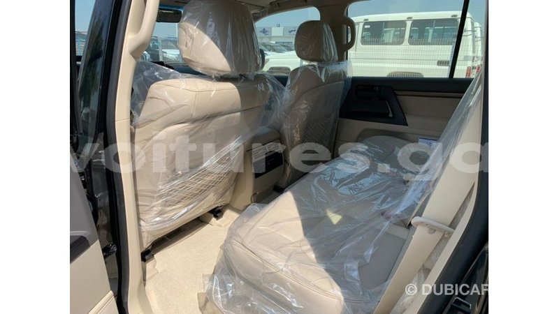 Big with watermark toyota land cruiser estuary import dubai 5425