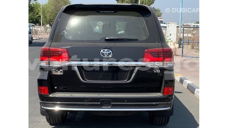 Big with watermark toyota land cruiser estuary import dubai 5425