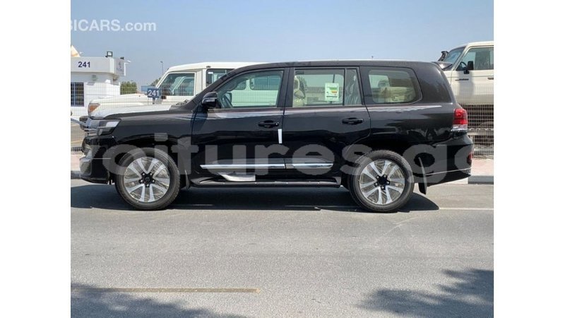 Big with watermark toyota land cruiser estuary import dubai 5425