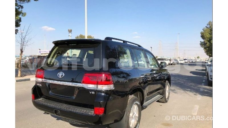 Big with watermark toyota land cruiser estuary import dubai 5427
