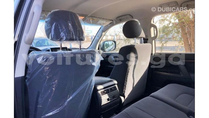 Big with watermark toyota land cruiser estuary import dubai 5427