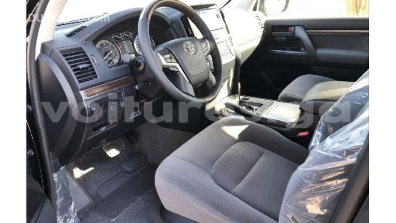 Big with watermark toyota land cruiser estuary import dubai 5427