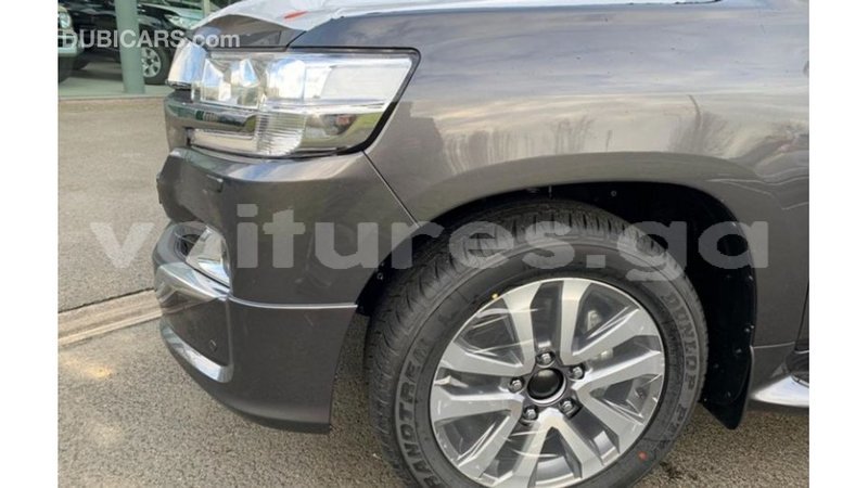 Big with watermark toyota land cruiser estuary import dubai 5429