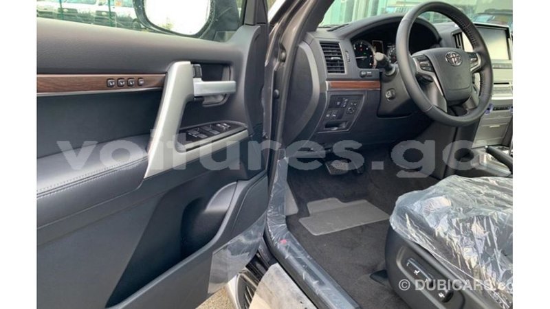 Big with watermark toyota land cruiser estuary import dubai 5429