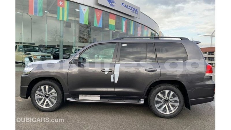 Big with watermark toyota land cruiser estuary import dubai 5429