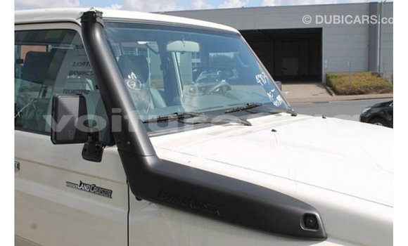 Acheter Import Voiture Toyota Land Cruiser Blanc à Import - Dubai, Estuaire Acheter Import Voiture Toyota Land Cruiser Blanc à Import - Dubai, Estuaire