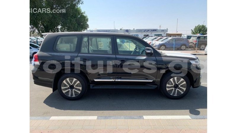 Big with watermark toyota land cruiser estuary import dubai 5431