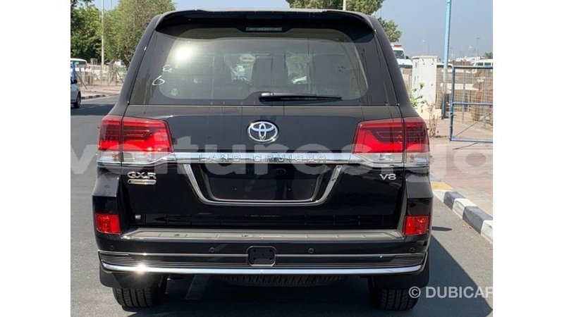 Big with watermark toyota land cruiser estuary import dubai 5431