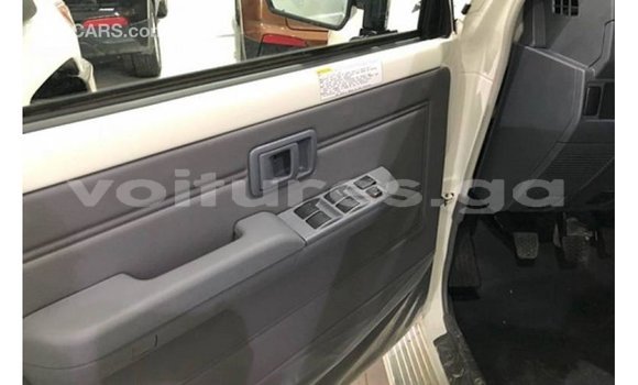 Acheter Import Voiture Toyota Land Cruiser Blanc à Import - Dubai, Estuaire Acheter Import Voiture Toyota Land Cruiser Blanc à Import - Dubai, Estuaire