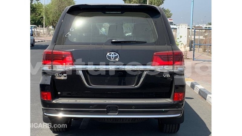 Big with watermark toyota land cruiser estuary import dubai 5436
