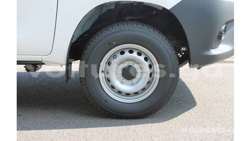 Big with watermark toyota hilux estuary import dubai 5437