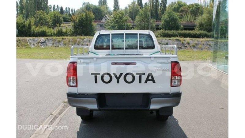 Big with watermark toyota hilux estuary import dubai 5437