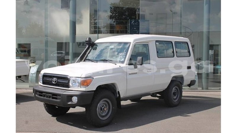 Big with watermark toyota land cruiser estuary import dubai 5443