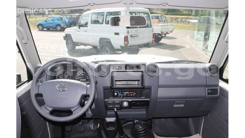 Big with watermark toyota land cruiser estuaire import dubai 5444