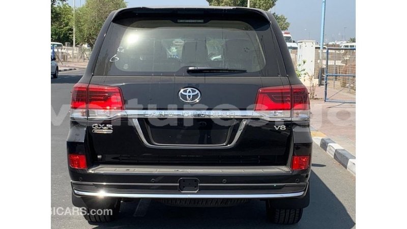 Big with watermark toyota land cruiser estuary import dubai 5445