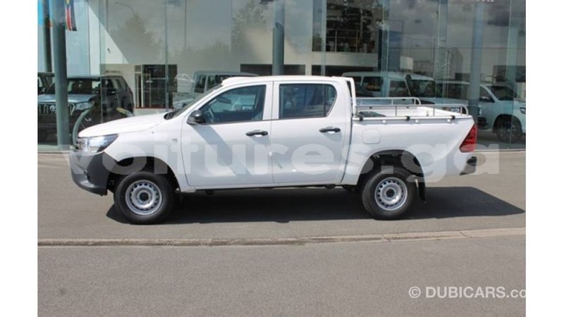 Big with watermark toyota hilux estuaire import dubai 5447