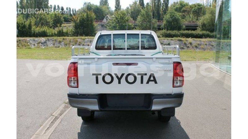 Big with watermark toyota hilux estuaire import dubai 5447