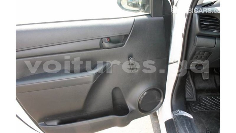 Big with watermark toyota hilux estuaire import dubai 5447