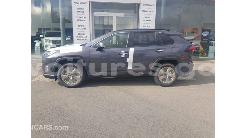 Big with watermark toyota hiace estuary import dubai 5449