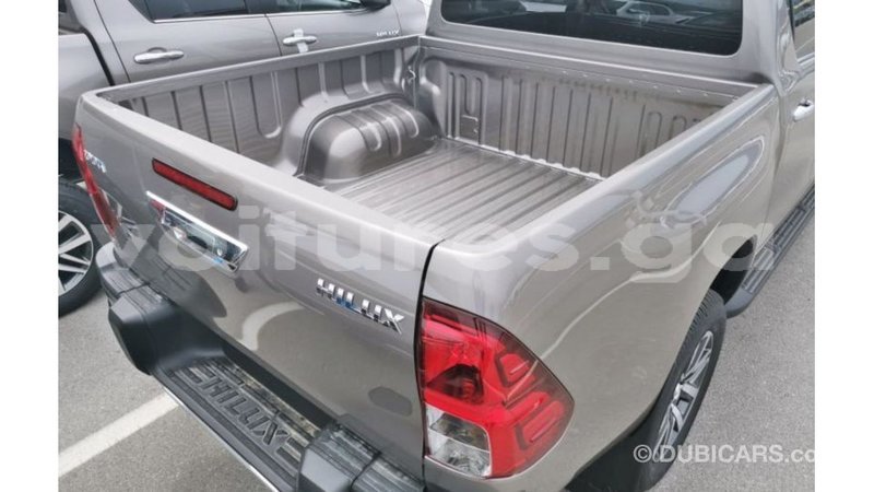 Big with watermark toyota hilux estuary import dubai 5452