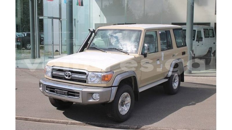 Big with watermark toyota land cruiser estuaire import dubai 5453