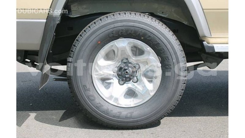 Big with watermark toyota land cruiser estuary import dubai 5453