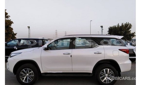 Acheter Import Voiture Toyota Fortuner Blanc à Import - Dubai, Estuaire Acheter Import Voiture Toyota Fortuner Blanc à Import - Dubai, Estuaire