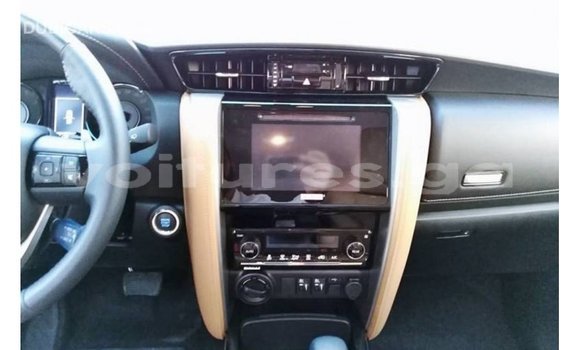 Acheter Import Voiture Toyota Fortuner Blanc à Import - Dubai, Estuaire Acheter Import Voiture Toyota Fortuner Blanc à Import - Dubai, Estuaire