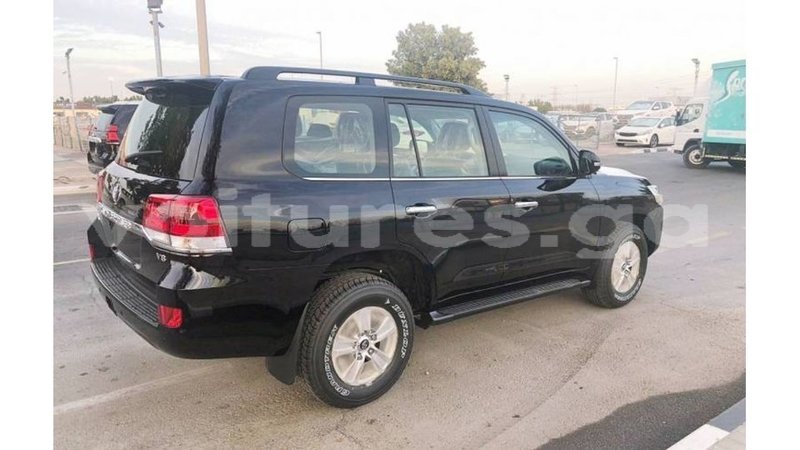 Big with watermark toyota land cruiser estuary import dubai 5456