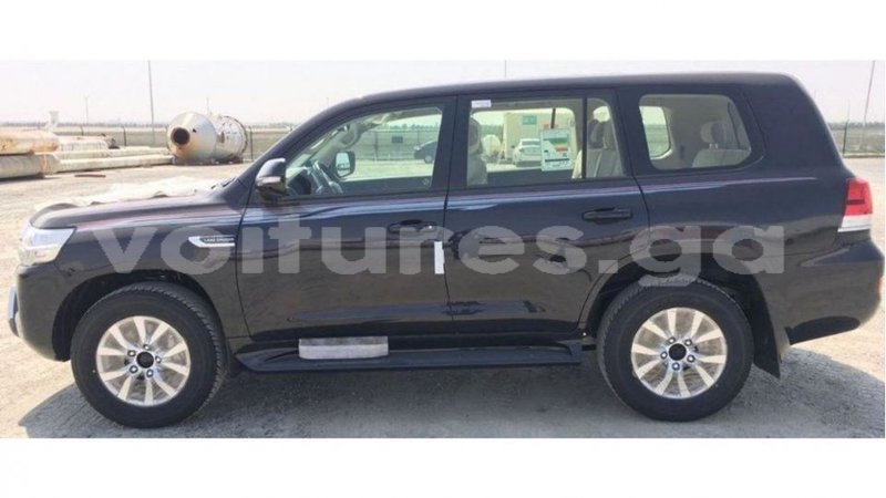 Big with watermark toyota land cruiser estuary import dubai 5457