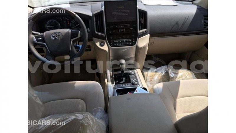 Big with watermark toyota land cruiser estuaire import dubai 5457