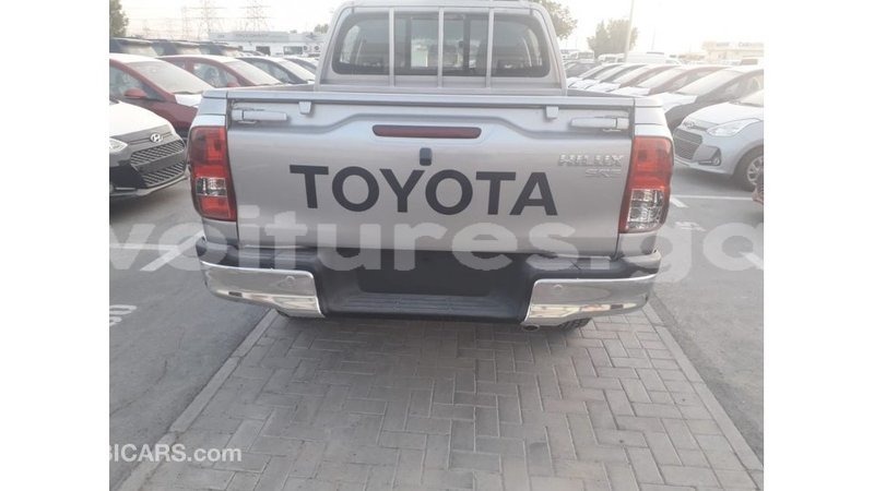 Big with watermark toyota hilux estuary import dubai 5459